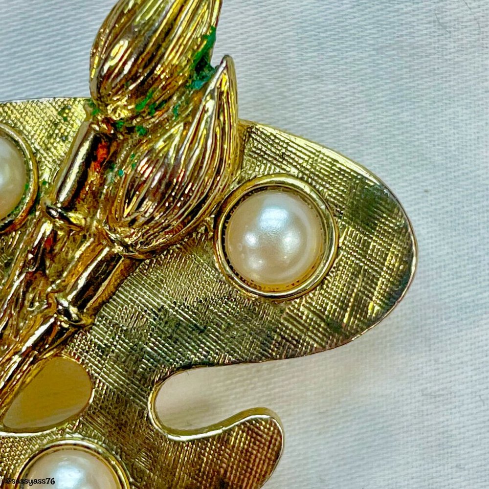 ▪️VTG▪️1980's Textured Gold-Tone Artist Palette With Faux Pearl Paint Brooch - Picture 3 of 4
